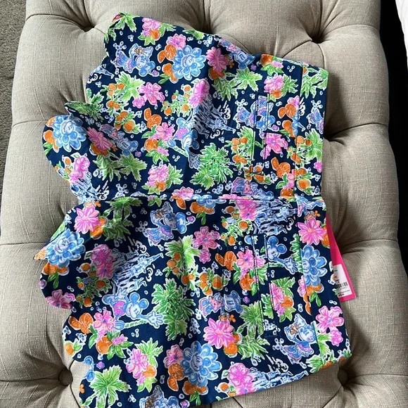 LILLY PULITZER X DISNEY SCALLOP SHORTS - Picture 3 of 4